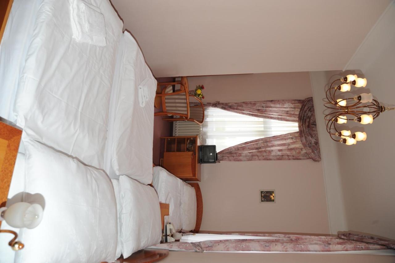 Pension Akropolis, Eco Breakfasts From Farm Марианске-Лазне Экстерьер фото